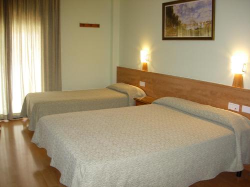 Habitación Doble con Cama supletoria del hotel Flora Parc. Foto 4