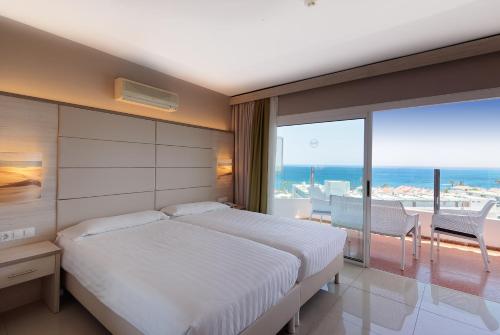 Habitación Doble ubicada en planta superior del hotel Bull Escorial and Spa. Foto 1