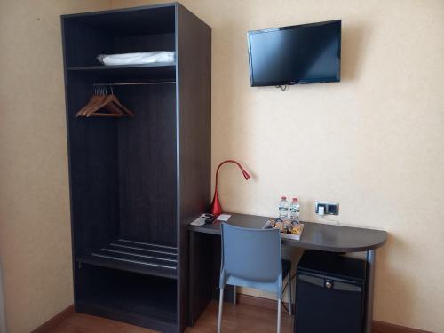 Habitación Doble con baño privado del hotel 1948 Manresa. Foto 3