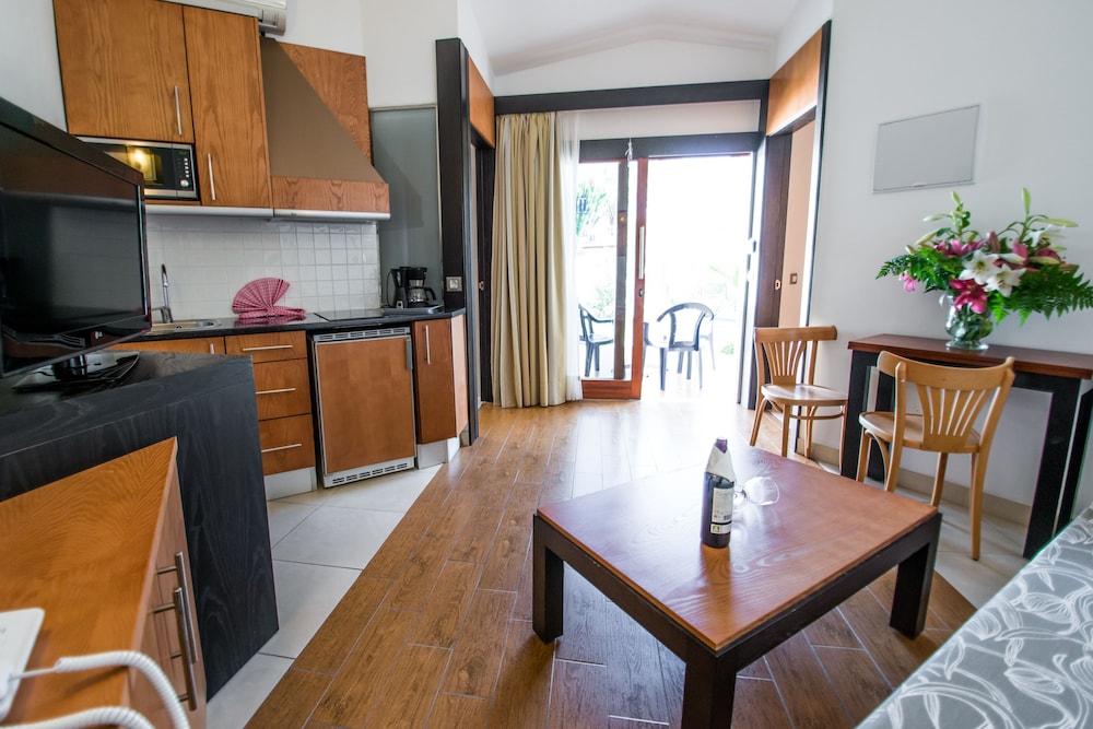 Suite romántica del hotel Hl Miraflor Suites. Foto 2