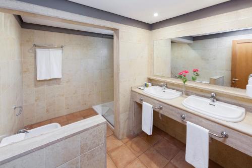 Bungalow de un dormitorio del hotel Sol Barbacan. Foto 4