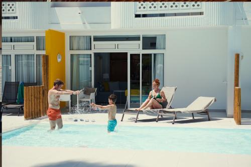 Habitación Familiar con piscina del hotel Abora Catarina By Lopesan Hotels. Foto 1