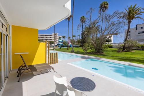 Habitación Familiar con piscina del hotel Abora Catarina By Lopesan Hotels. Foto 3