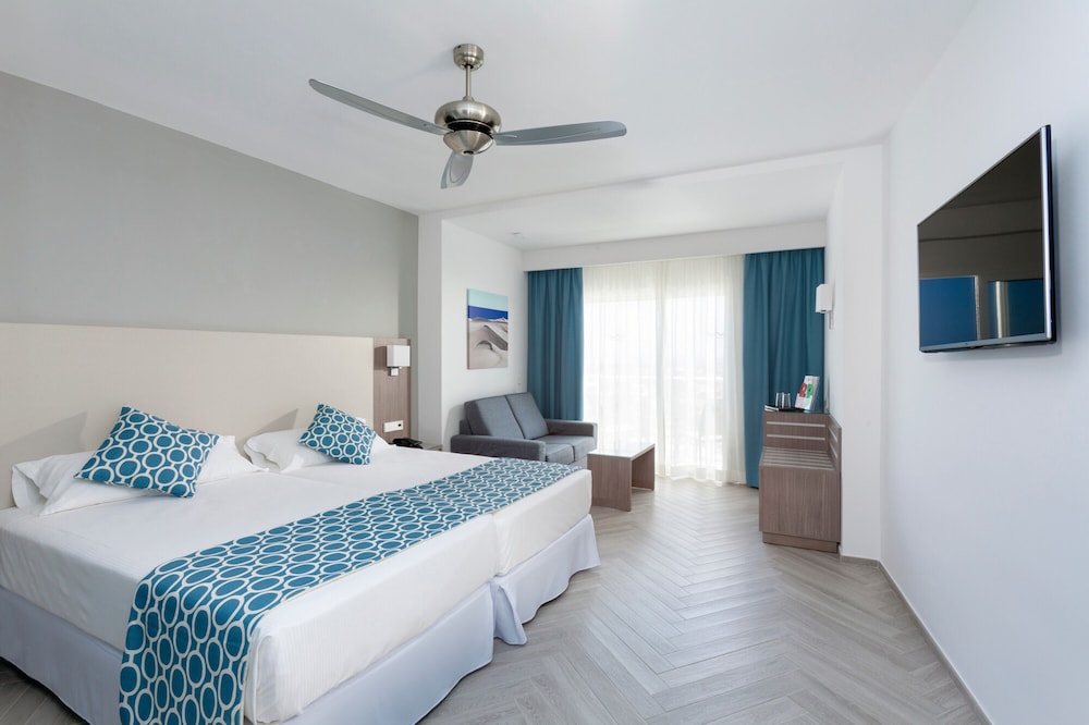 Habitación doble, balcón, vistas al jardín del hotel Riu Papayas - All Inclusive. Foto 1