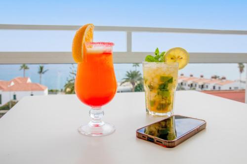 Habitación Twin Deluxe con vistas parciales al mar del hotel BLUESEA Marieta