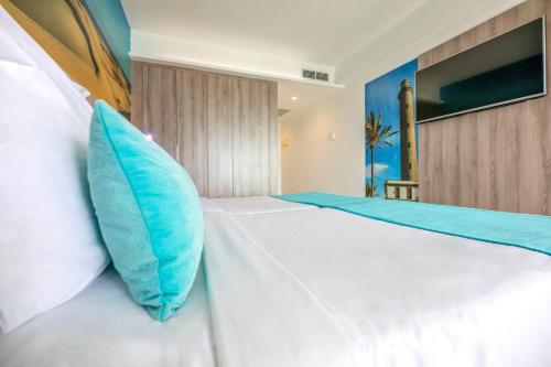 Habitación Twin Deluxe con vistas parciales al mar del hotel BLUESEA Marieta. Foto 2