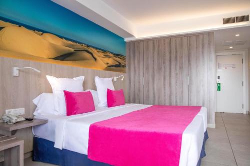 Habitación Doble Deluxe con vistas al mar del hotel BLUESEA Marieta. Foto 3