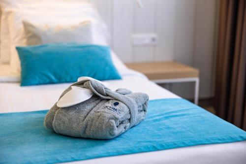 Habitación Superior con balcón y vistas parciales al mar del hotel Servatur Playa Bonita. Foto 1