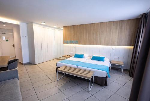 Habitación Doble con vistas a la piscina del hotel Servatur Playa Bonita. Foto 3