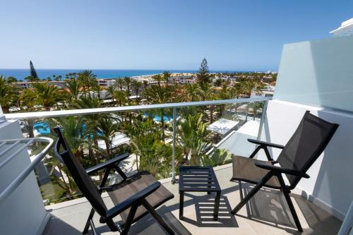 Habitación Doble con balcón y vistas al mar del hotel Riu Palace Palmeras - All Inclusive. Foto 1