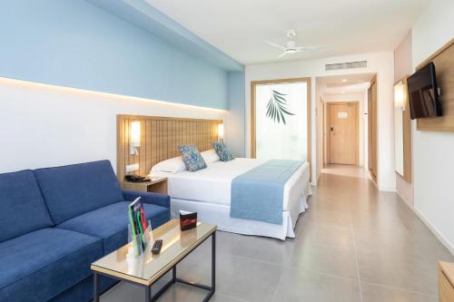 Habitación Doble con vistas al jardín del hotel Riu Palace Palmeras - All Inclusive. Foto 2