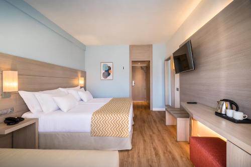 Habitación doble Balcón o Terraza Sofá Cama incluido 2 Camas individuales del hotel Barceló Margaritas