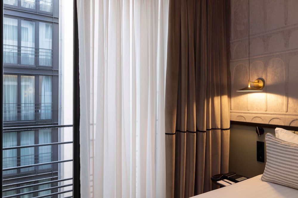 Habitación superior con 2 camas individuales del hotel Grand Cœur Latin. Foto 4