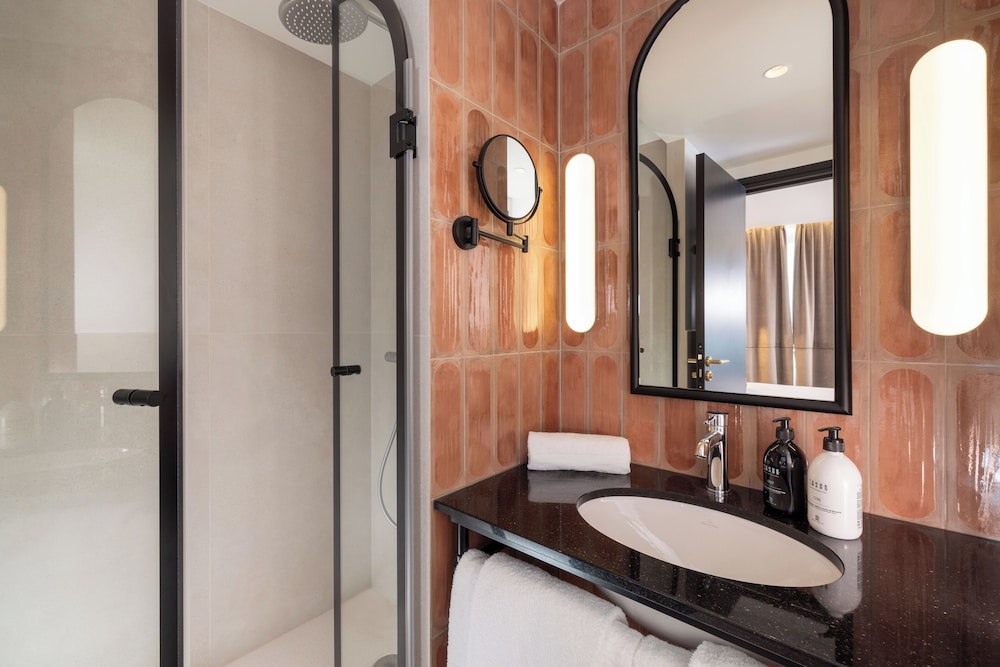 Habitación doble del hotel Grand Cœur Latin. Foto 12
