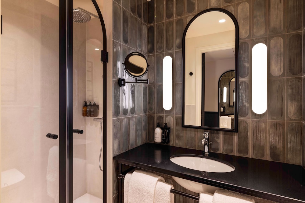 Habitación doble del hotel Grand Cœur Latin. Foto 14