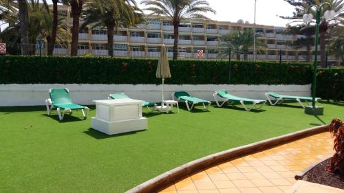 Apartamento Balcón o Terraza 1 habitación 2 Camas individuales del hotel Las Faluas. Foto 3