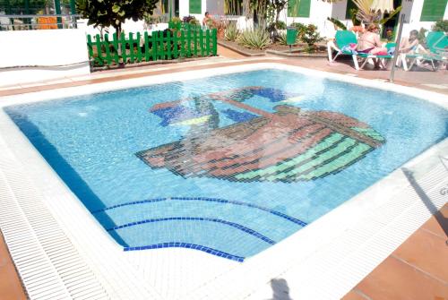 Apartamento Balcón o Terraza 1 habitación 1 Cama Individual del hotel Las Faluas. Foto 5