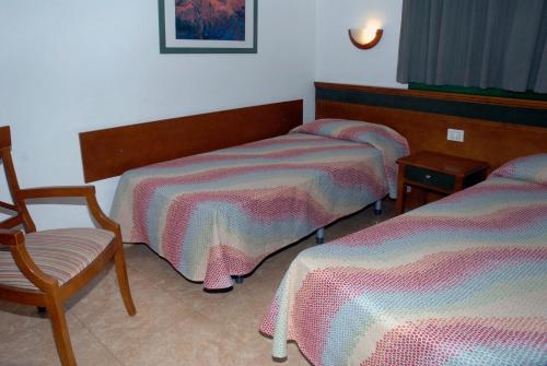 Apartamento Balcón o Terraza 1 habitación 2 Camas individuales del hotel Las Faluas. Foto 43