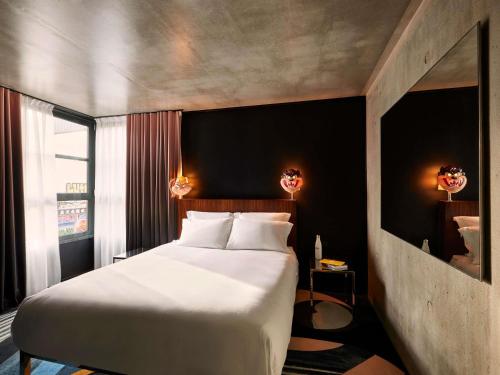 Medium Mama Double Room with Queen Bed del hotel Mama Shelter Paris East. Foto 4