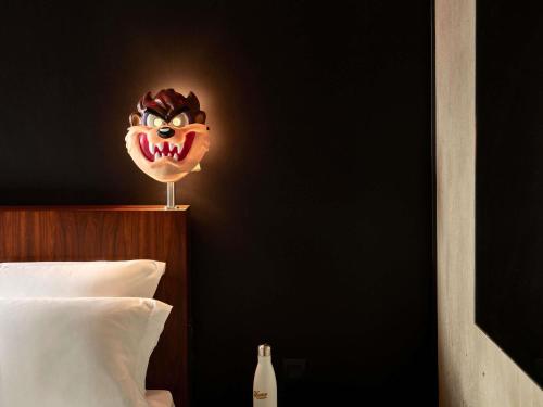 Medium Mama Double Room with Queen Bed del hotel Mama Shelter Paris East. Foto 8