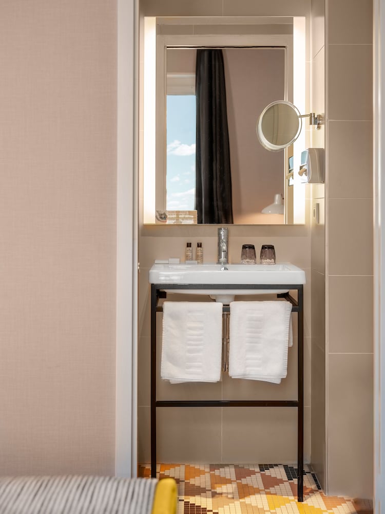 Habitación estándar con 2 camas individuales del hotel Le Mareuil. Foto 2