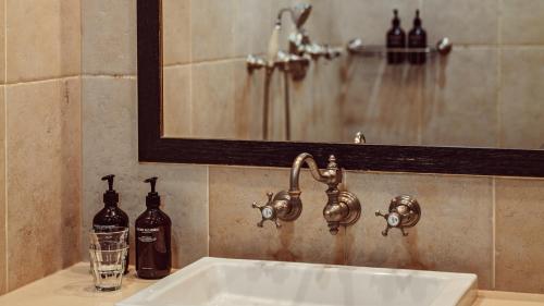Habitación Doble Deluxe adaptada para personas con movilidad reducida del hotel Maison Saintonge. Foto 1