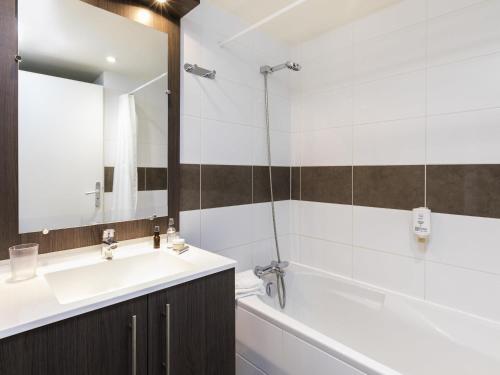 Apartamento de 1 dormitorio del hotel Adagio Access Strasbourg Petite France. Foto 1