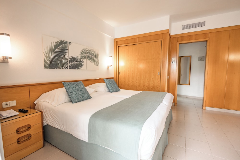 Habitación doble superior, balcón del hotel Servatur Don Miguel - Adults Only. Foto 1