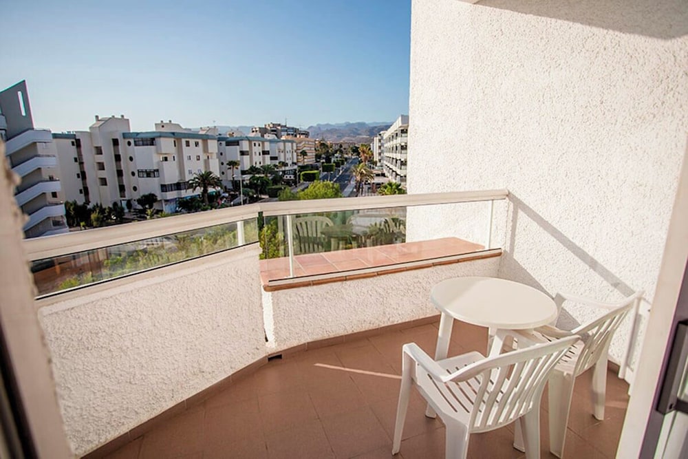 Habitación clásica doble, balcón del hotel Servatur Don Miguel - Adults Only. Foto 7