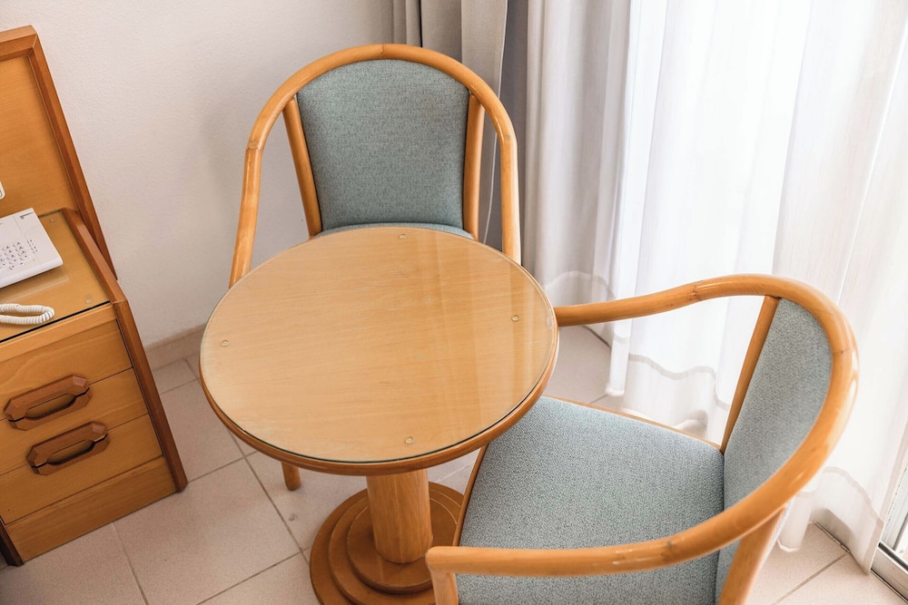 Habitación doble superior, vistas a la piscina del hotel Servatur Don Miguel - Adults Only. Foto 2