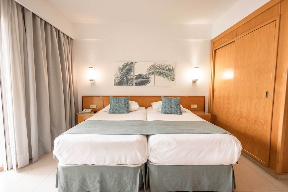 Habitación doble superior, vistas a la piscina del hotel Servatur Don Miguel - Adults Only. Foto 7