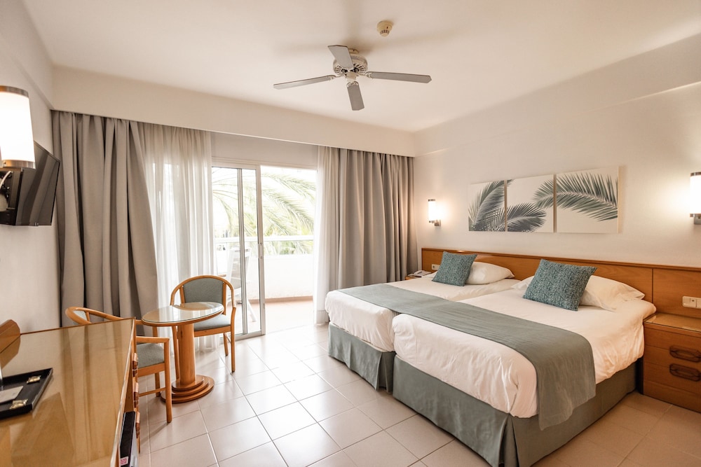 Habitación doble superior, vistas a la piscina del hotel Servatur Don Miguel - Adults Only. Foto 11