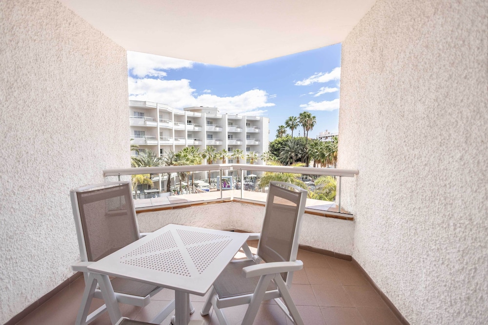 Habitación doble superior, vistas a la piscina del hotel Servatur Don Miguel - Adults Only. Foto 12