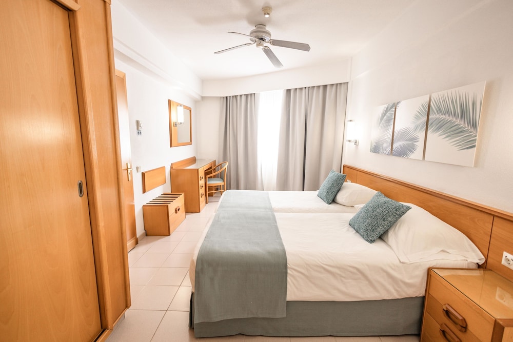 Suite superior del hotel Servatur Don Miguel - Adults Only. Foto 9