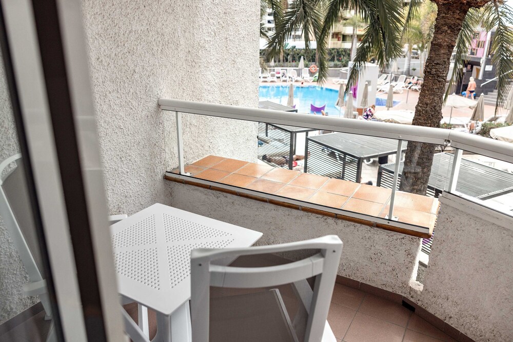 Habitación doble superior, vistas a la piscina del hotel Servatur Don Miguel - Adults Only. Foto 22
