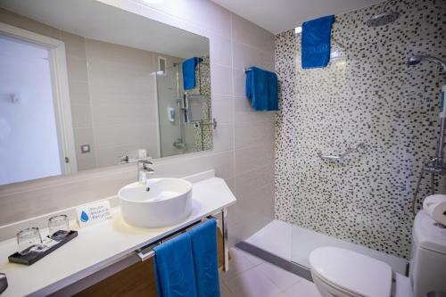 Habitación Doble con balcón del hotel Servatur Waikiki. Foto 5