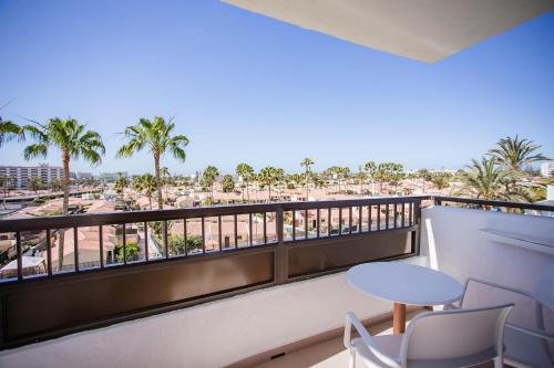 Habitación Doble con balcón del hotel Servatur Waikiki. Foto 6