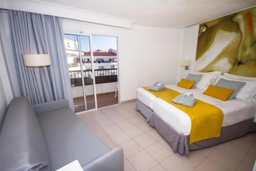 Habitación Doble Superior con balcón grande - Planta superior del hotel Servatur Waikiki. Foto 1