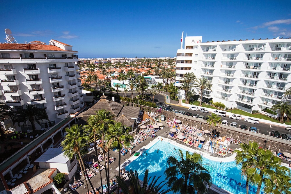 Habitación doble superior, balcón, en una planta alta del hotel Servatur Waikiki. Foto 9