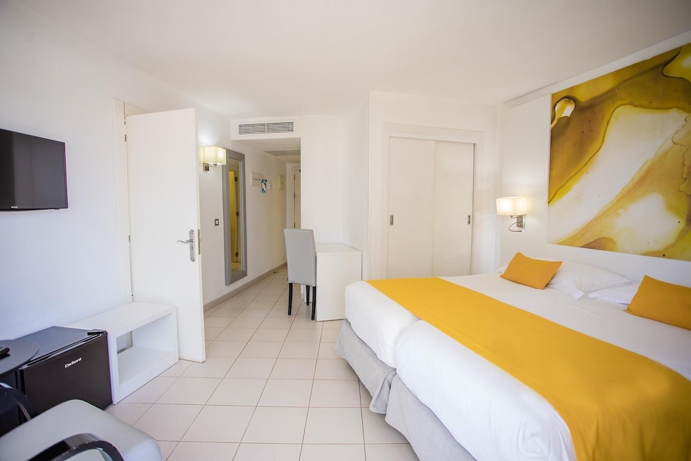 Habitación familiar, 2 habitaciones del hotel Servatur Waikiki. Foto 2