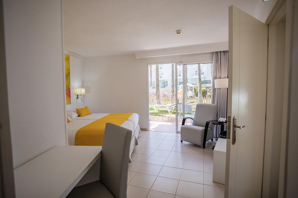 Habitación familiar, 2 habitaciones del hotel Servatur Waikiki. Foto 3