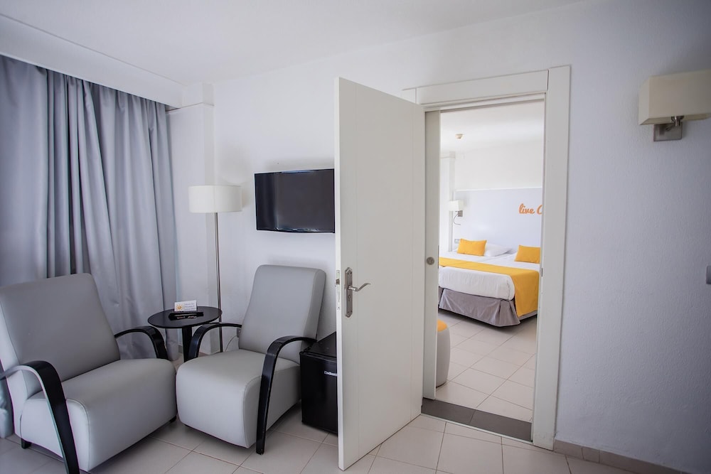 Habitación familiar, 2 habitaciones del hotel Servatur Waikiki. Foto 4