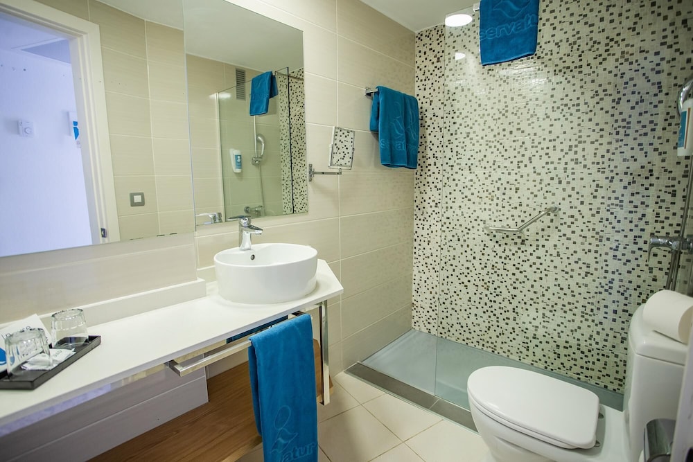 Habitación familiar, 2 habitaciones del hotel Servatur Waikiki. Foto 5