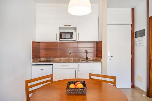 Apartamento de 1 dormitorio con vistas parciales al mar del hotel Altair. Foto 5