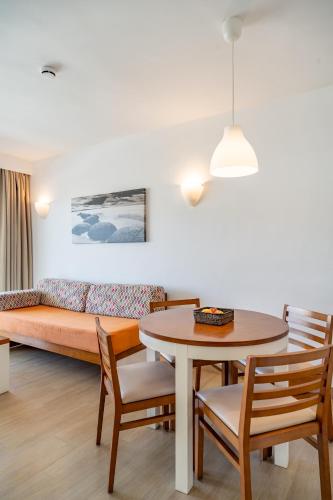 Apartamento de 1 dormitorio con vistas parciales al mar del hotel Altair. Foto 14