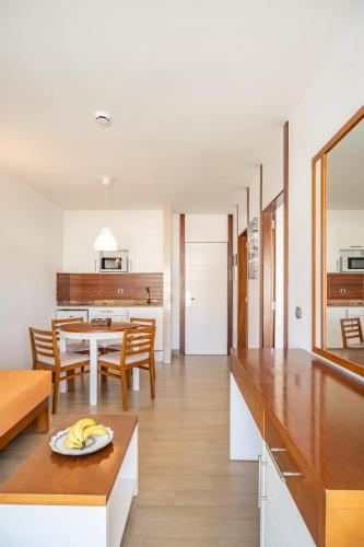 Apartamento de 1 dormitorio con vistas parciales al mar del hotel Altair. Foto 58