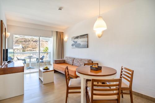 Apartamento de 1 dormitorio con vistas parciales al mar del hotel Altair. Foto 78