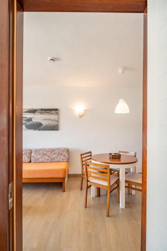 Apartamento de 1 dormitorio con vistas parciales al mar del hotel Altair. Foto 89