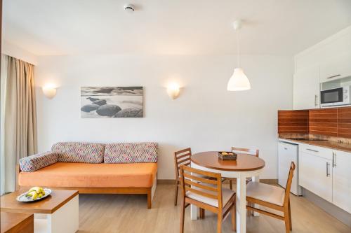 Apartamento de 1 dormitorio con vistas parciales al mar del hotel Altair. Foto 12