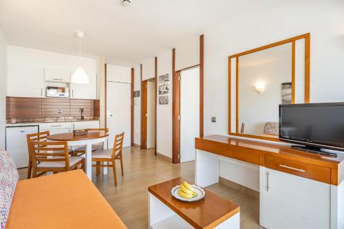 Apartamento de 1 dormitorio con vistas parciales al mar del hotel Altair. Foto 21